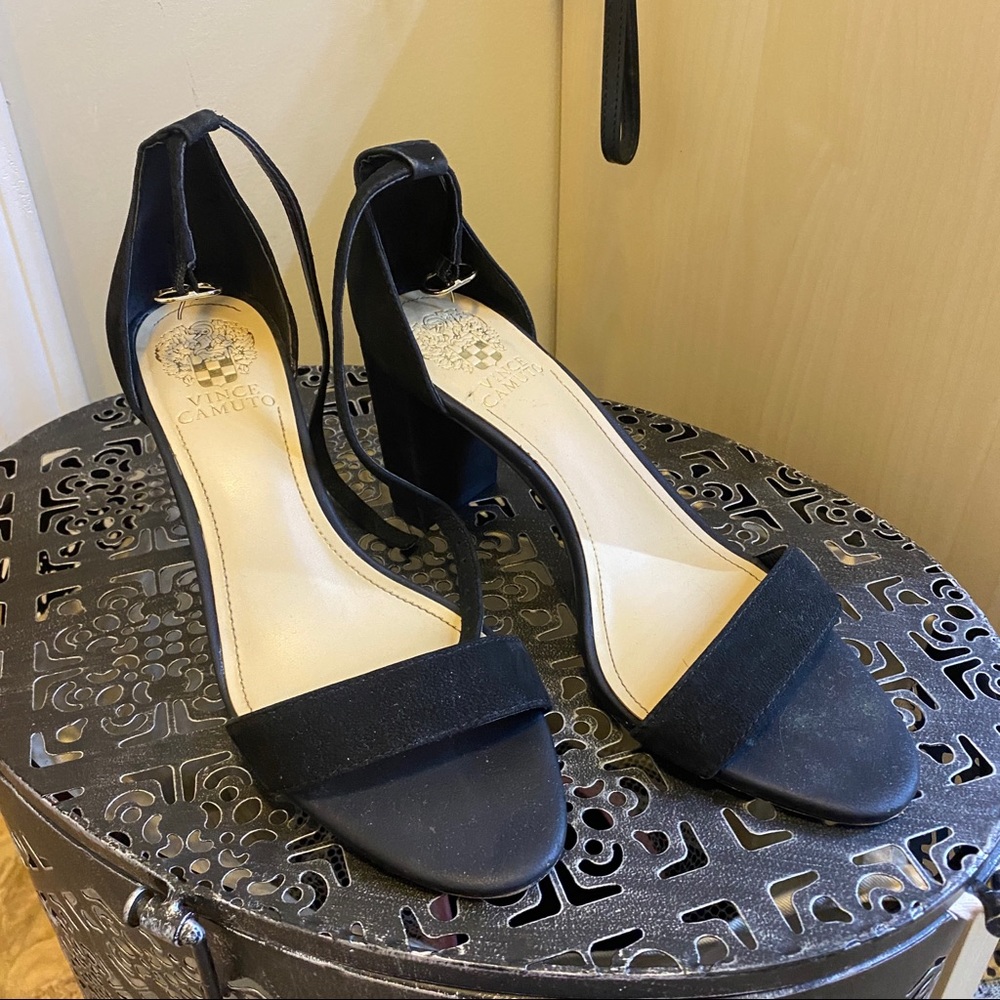 🍒 3 for $30🍒 VINCE CAMUTO Suede Leather Shoes